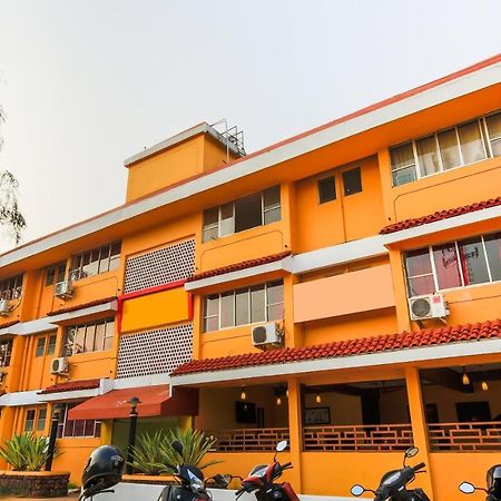 Oyo 18794 Hotel Colva Plaza Buitenkant foto