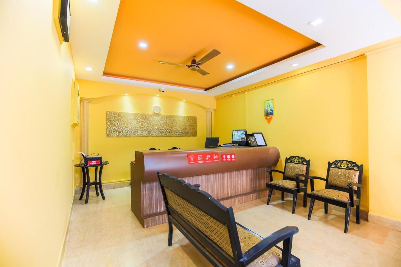 Oyo 18794 Hotel Colva Plaza Buitenkant foto