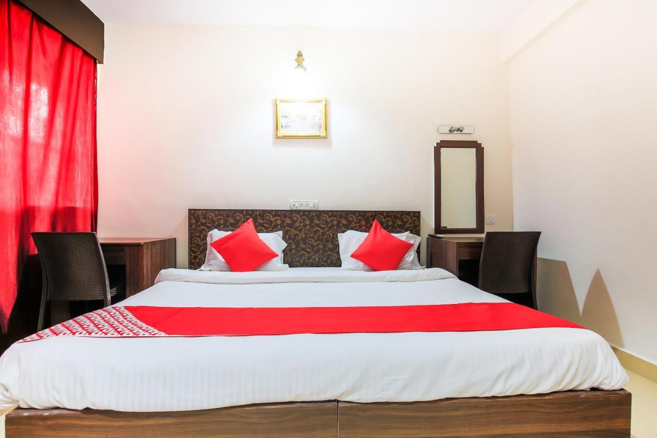 Oyo 18794 Hotel Colva Plaza Buitenkant foto