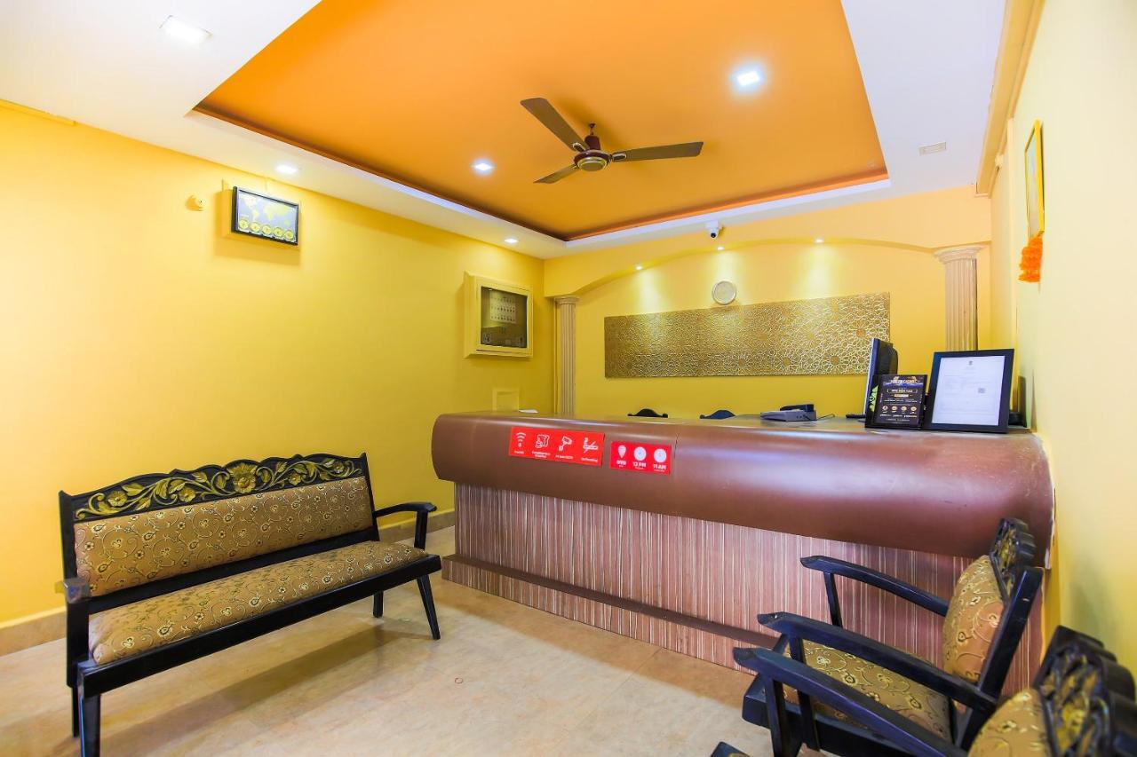 Oyo 18794 Hotel Colva Plaza Buitenkant foto