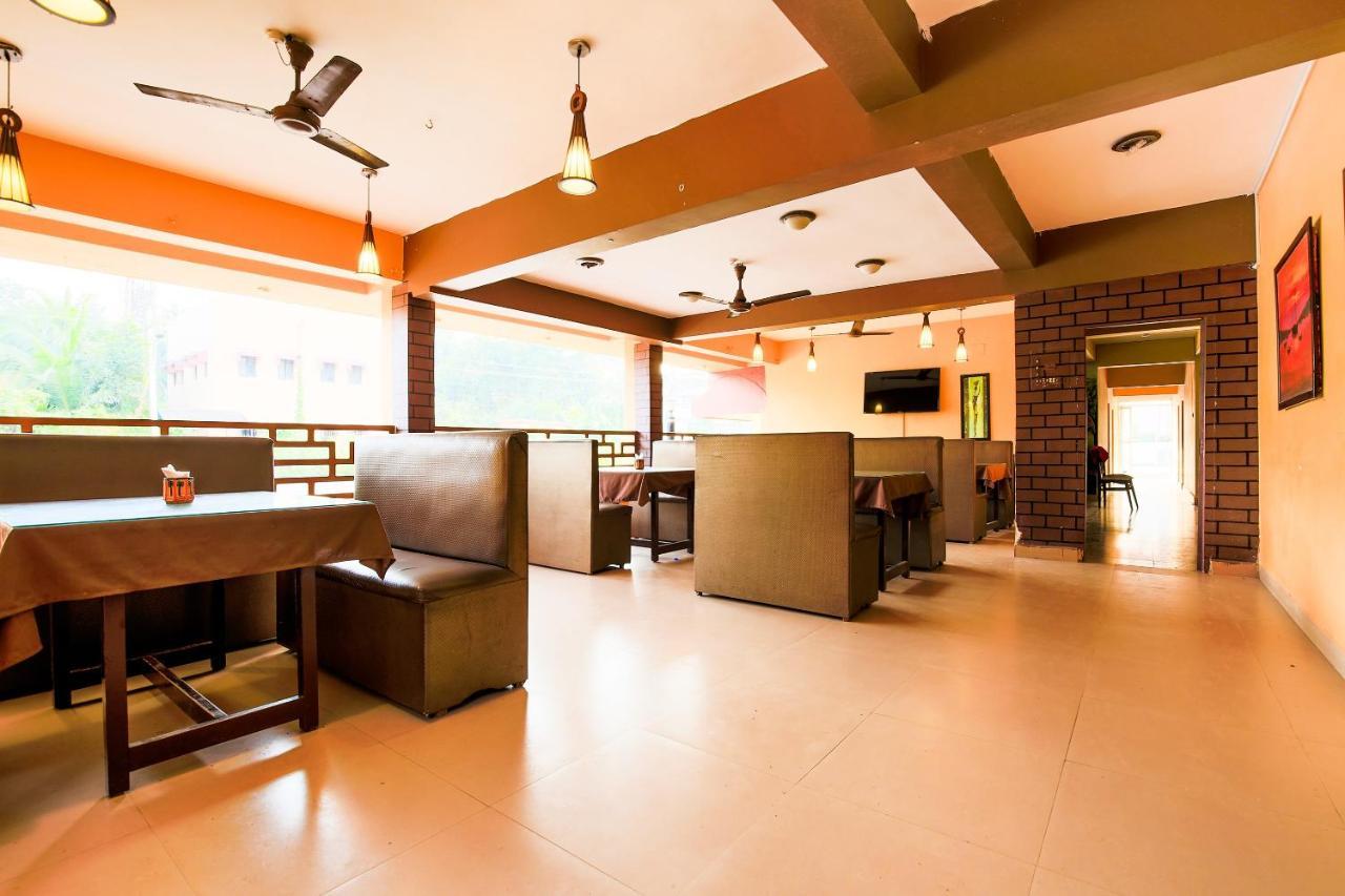 Oyo 18794 Hotel Colva Plaza Buitenkant foto