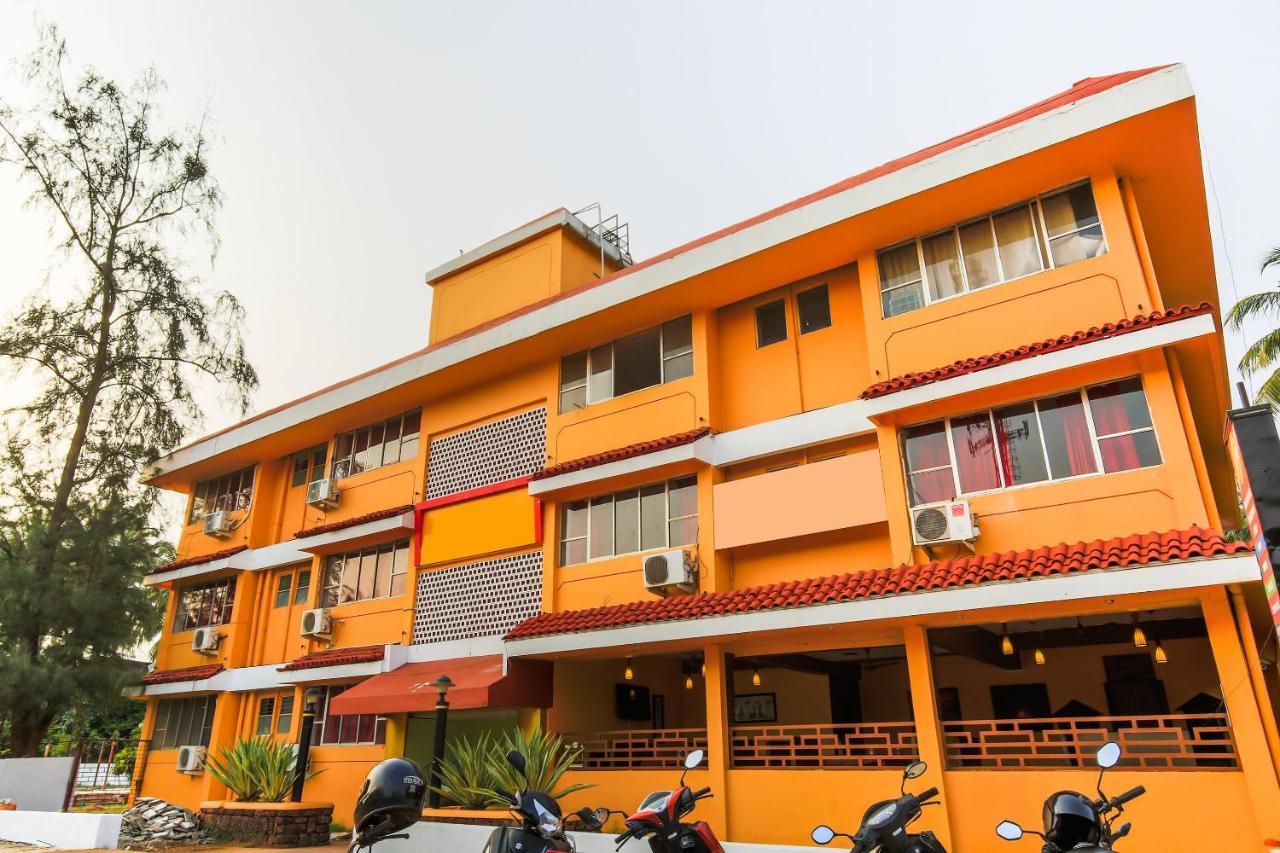 Oyo 18794 Hotel Colva Plaza Buitenkant foto