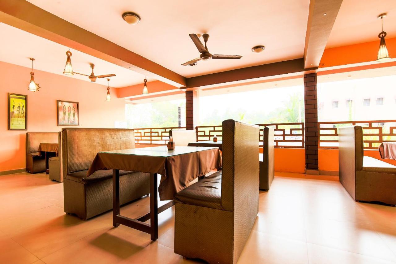 Oyo 18794 Hotel Colva Plaza Buitenkant foto