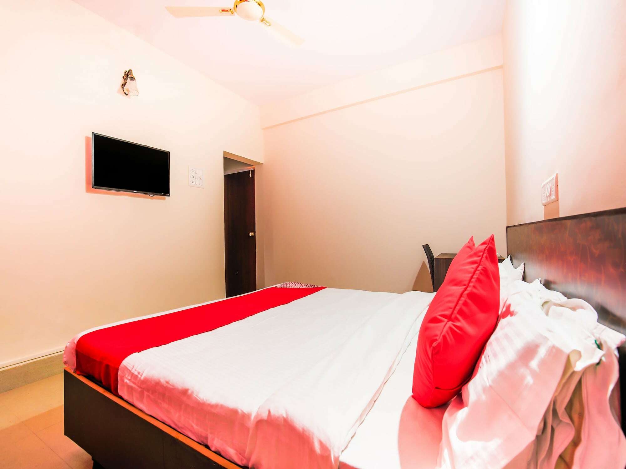 Oyo 18794 Hotel Colva Plaza Buitenkant foto