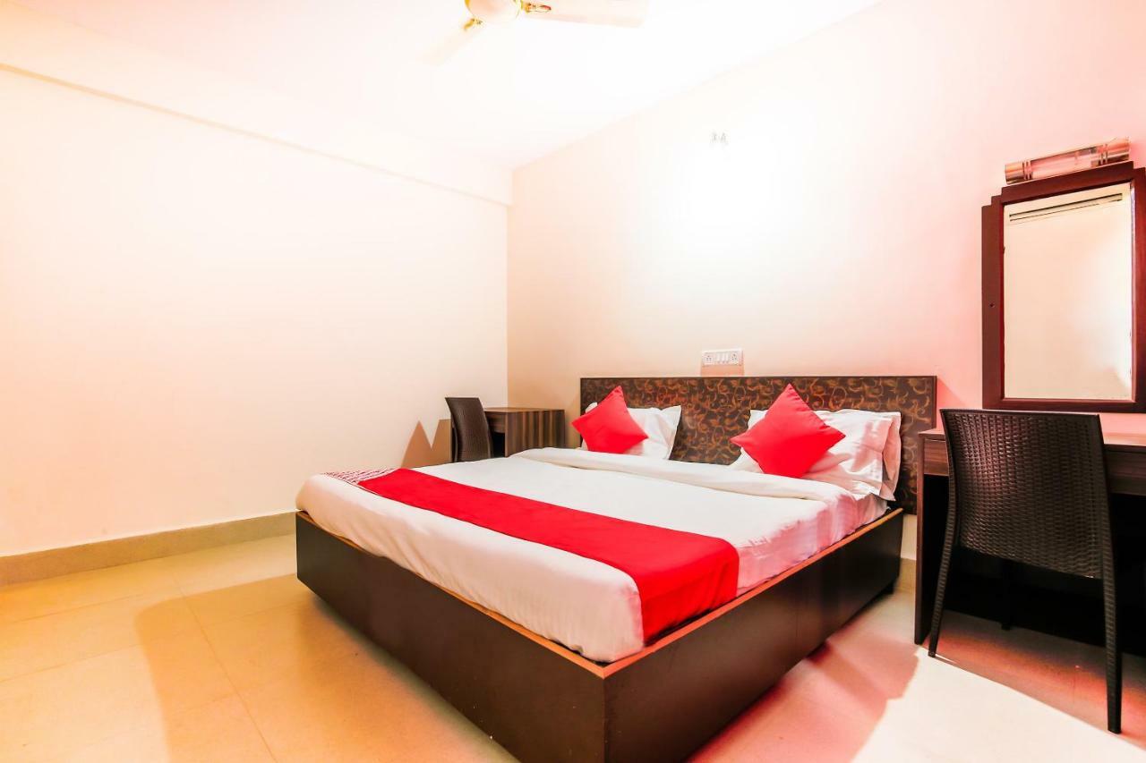 Oyo 18794 Hotel Colva Plaza Buitenkant foto