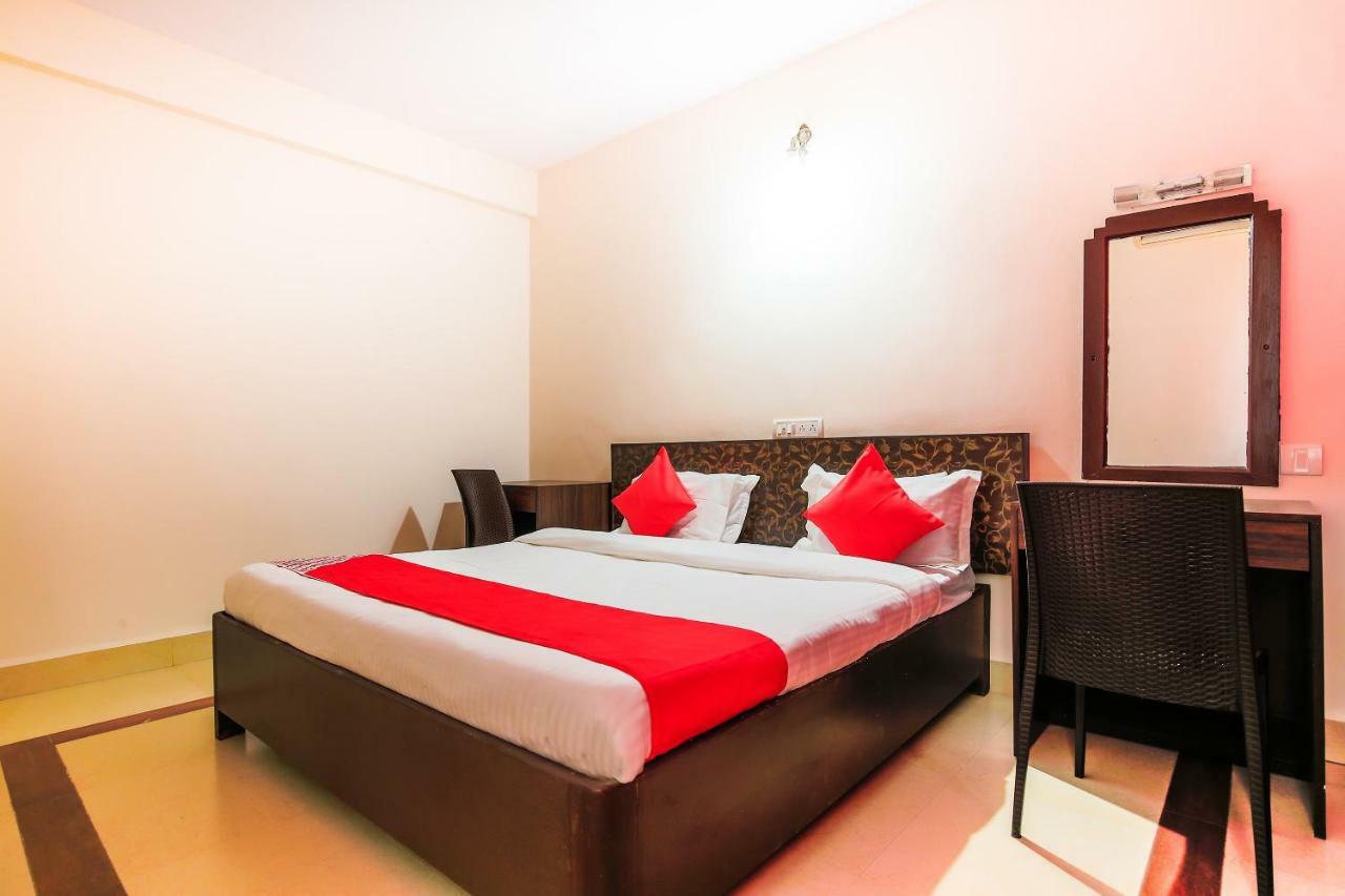 Oyo 18794 Hotel Colva Plaza Buitenkant foto
